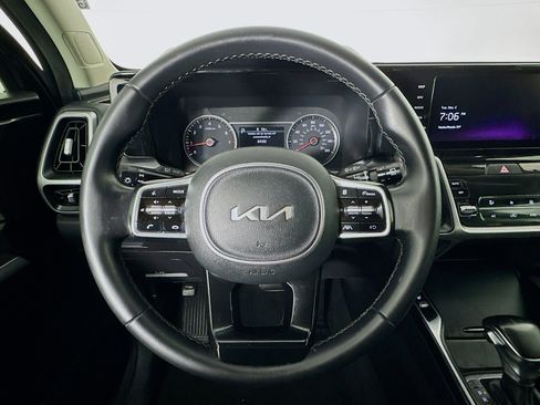 Used 2023 Kia Sorento S image 11