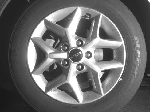 Used 2025 Kia Soul LX w/ LX Technology Package FWD image 12