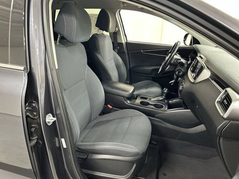 Used 2017 Kia Sorento AWD w/ LX Convenience Package image 22