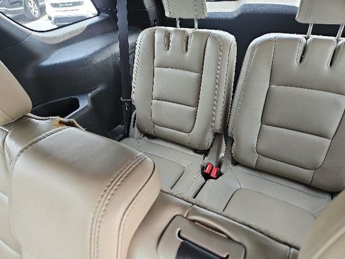 Used 2014 Ford Explorer XLT w/ Equipment Group 202A AWD/4WD image 9