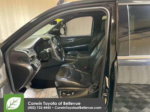 Used 2019 Cadillac Escalade Platinum image 12