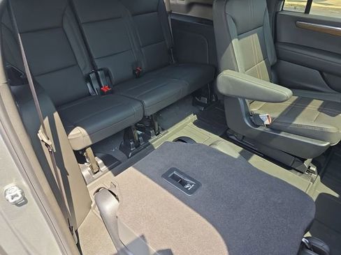New 2025 Chevrolet Suburban High Country AWD/4WD image 28