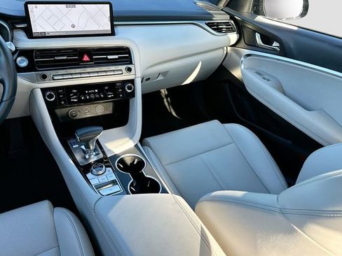 Used 2025 Genesis G70 2.5T image 23
