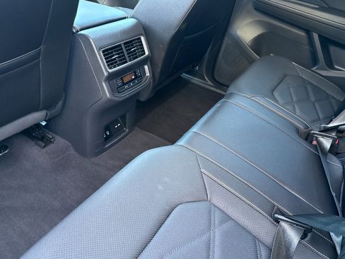 Used 2025 Volkswagen Atlas SE AWD/4WD image 24