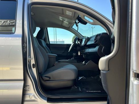 Used 2020 Toyota Tacoma SR image 30