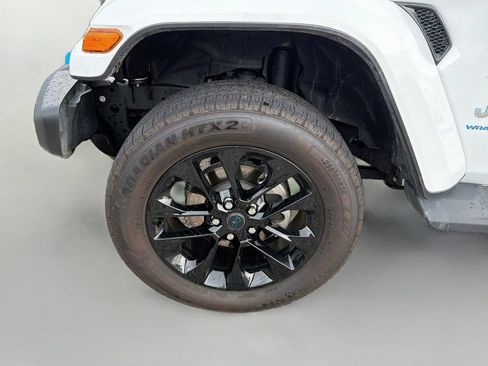 Used 2024 Jeep Wrangler Unlimited Sahara AWD/4WD image 10