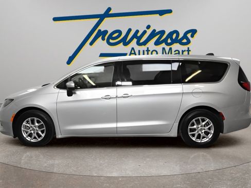 Used 2023 Chrysler Voyager LX FWD image 11
