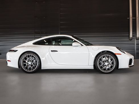 Used 2025 Porsche 911 Carrera image 11