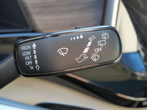 Certified 2025 Volkswagen Atlas SEL Premium R-Line image 33