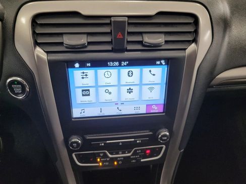 Used 2018 Ford Fusion SE w/ Fusion SE Technology Package image 8