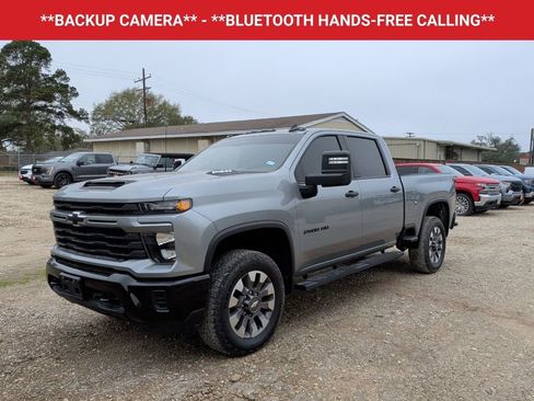 Used 2024 Chevrolet Silverado 2500 Custom w/ Custom Value Package image 3