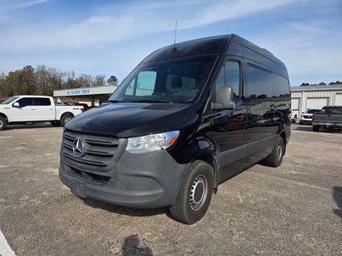 Used 2023 Mercedes-Benz Sprinter 2500 image 3