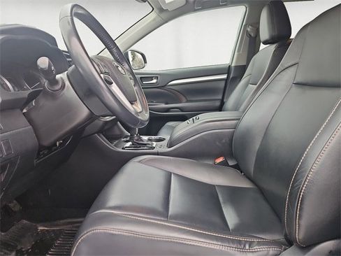 Used 2019 Toyota Highlander SE image 9