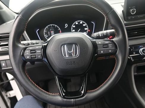 Certified 2025 Honda Pilot Sport image 15