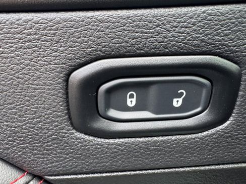 Used 2024 Jeep Wrangler Unlimited Rubicon image 11