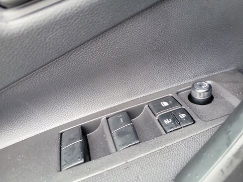 Used 2025 Toyota Corolla LE image 21