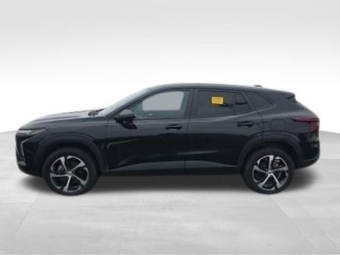 Used 2024 Chevrolet Trax RS w/ Driver Confidence Package FWD image 2