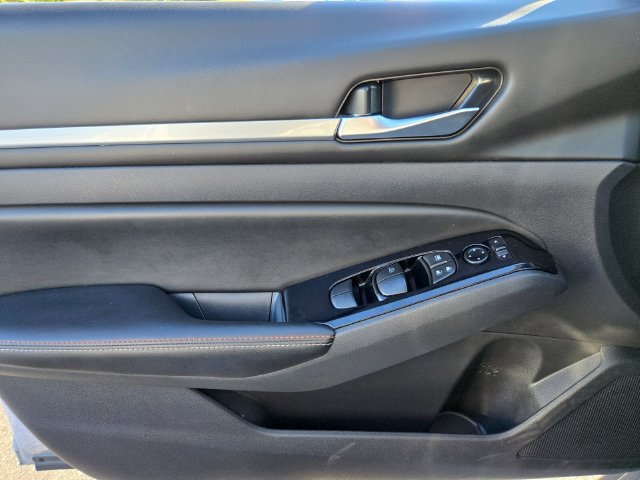 Used 2025 Nissan Altima 2.5 SR w/ SR Premium Package FWD image 36