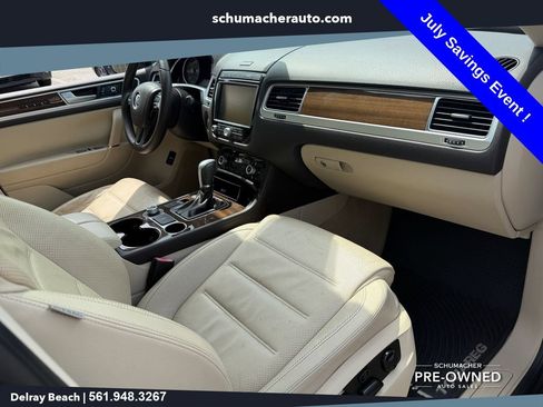 Used 2016 Volkswagen Touareg Sport AWD/4WD image 18