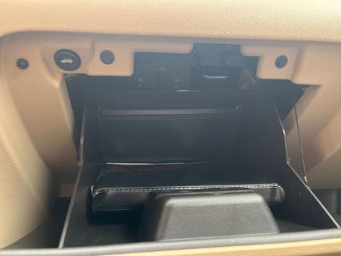 Used 2006 Pontiac Solstice w/ Premium Package image 22