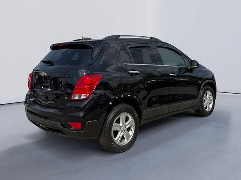 Used 2019 Chevrolet Trax LT w/ LT Convenience Package FWD image 3