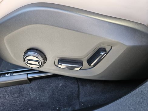 New 2026 Volvo XC90 B6 Plus w/ Protection Package Premier image 9