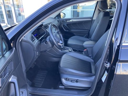 Certified 2024 Volkswagen Tiguan SE image 12