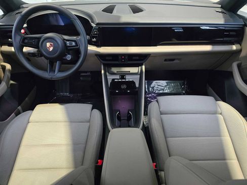 Used 2025 Porsche Macan Electric image 20