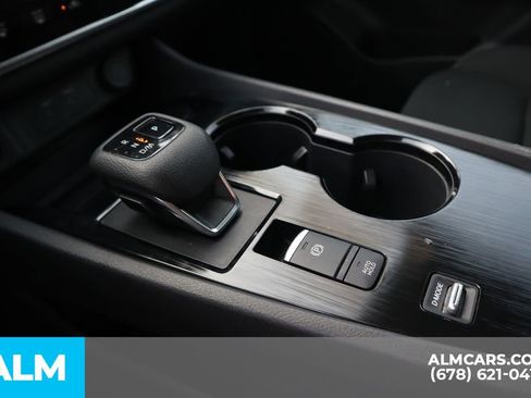 Used 2024 Nissan Rogue S image 29