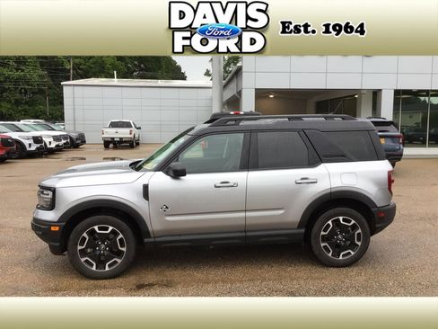 Certified 2022 Ford Bronco Sport Outer Banks w/ Tech Package AWD/4WD image 4
