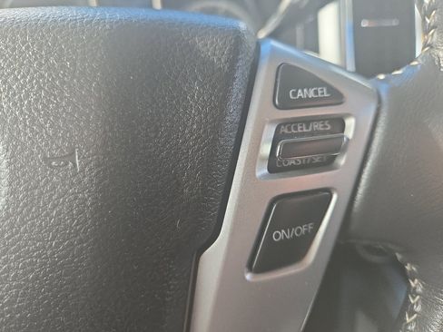 Used 2017 Nissan Titan PRO-4X image 18