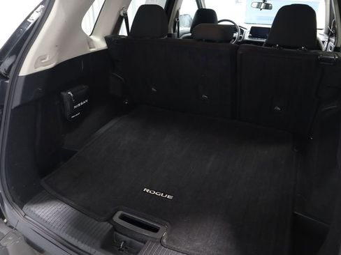 Certified 2025 Nissan Rogue SV image 15