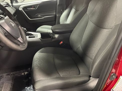 Used 2022 Toyota RAV4 XLE w/ Convenience Package FWD image 23