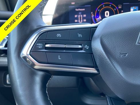 Used 2024 Chevrolet Traverse LT FWD image 15