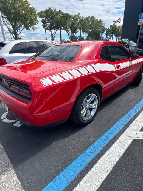 Used 2016 Dodge Challenger SXT RWD image 3