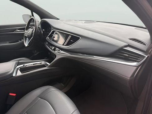 Used 2024 Buick Enclave Premium image 18