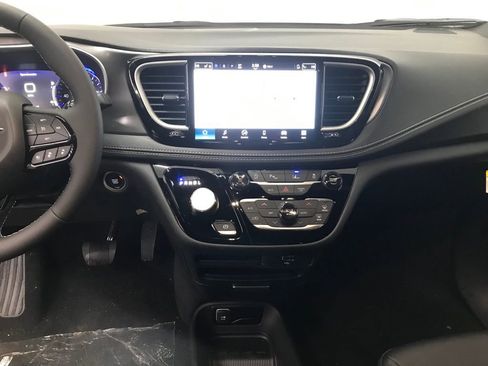 New 2026 Chrysler Pacifica Select image 21