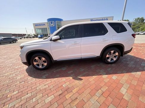 Certified 2025 Honda Pilot EX-L image 30