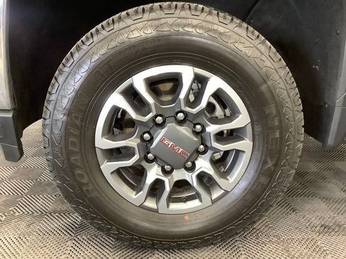 Used 2022 GMC Sierra 2500 SLT w/ Texas SLT Premium Package AWD/4WD image 3