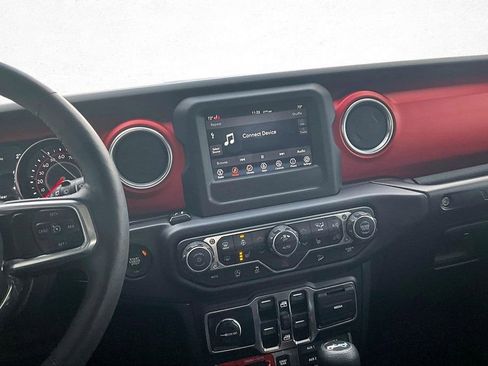 Used 2019 Jeep Wrangler Unlimited Rubicon w/ Cold Weather Group image 9