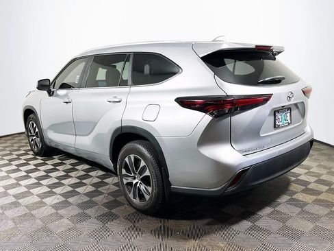 Certified 2024 Toyota Highlander XLE AWD/4WD image 5