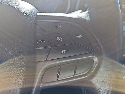 Used 2019 Jeep Cherokee Trailhawk w/ Comfort/Convenience Group image 32