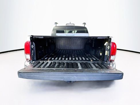 Used 2018 Toyota Tacoma TRD Off-Road image 25