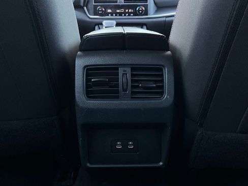 Used 2025 Nissan Rogue SV image 12