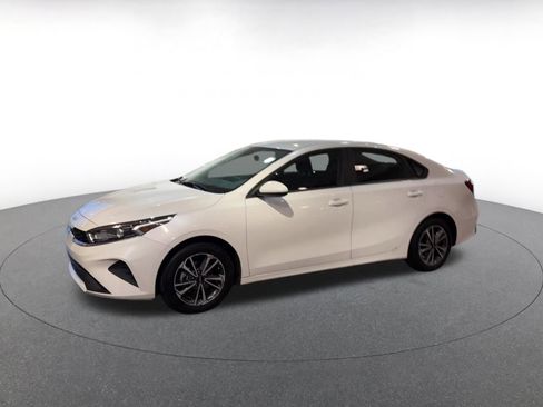 Used 2024 Kia Forte LXS image 8