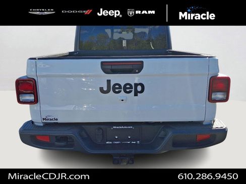 Certified 2022 Jeep Gladiator Sport image 6
