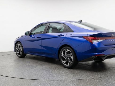 Used 2025 Hyundai Elantra SEL FWD image 6