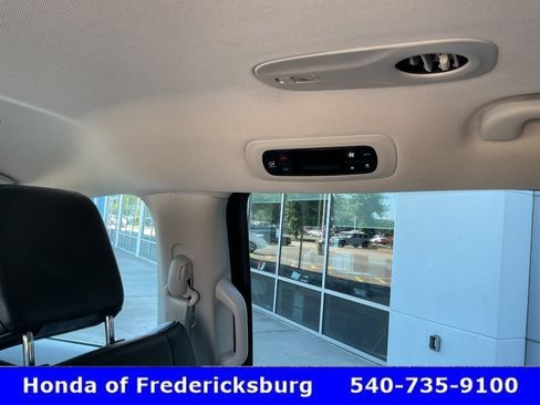 Used 2024 Chrysler Pacifica Touring-L FWD image 31