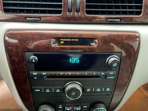 Used 2009 Chevrolet Impala LT image 14