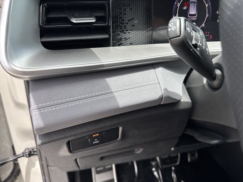New 2026 Volkswagen Tiguan SE R-Line FWD image 28